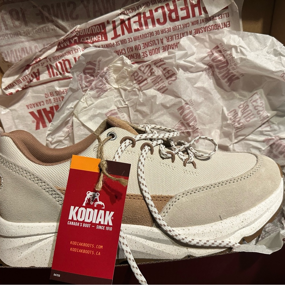 Kodiak woman’s hiking boots ( new)